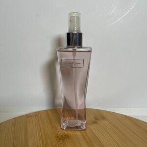 Bath & Body Works Sweet Pea Fragrance Mist 8 oz Body Spray Vintage